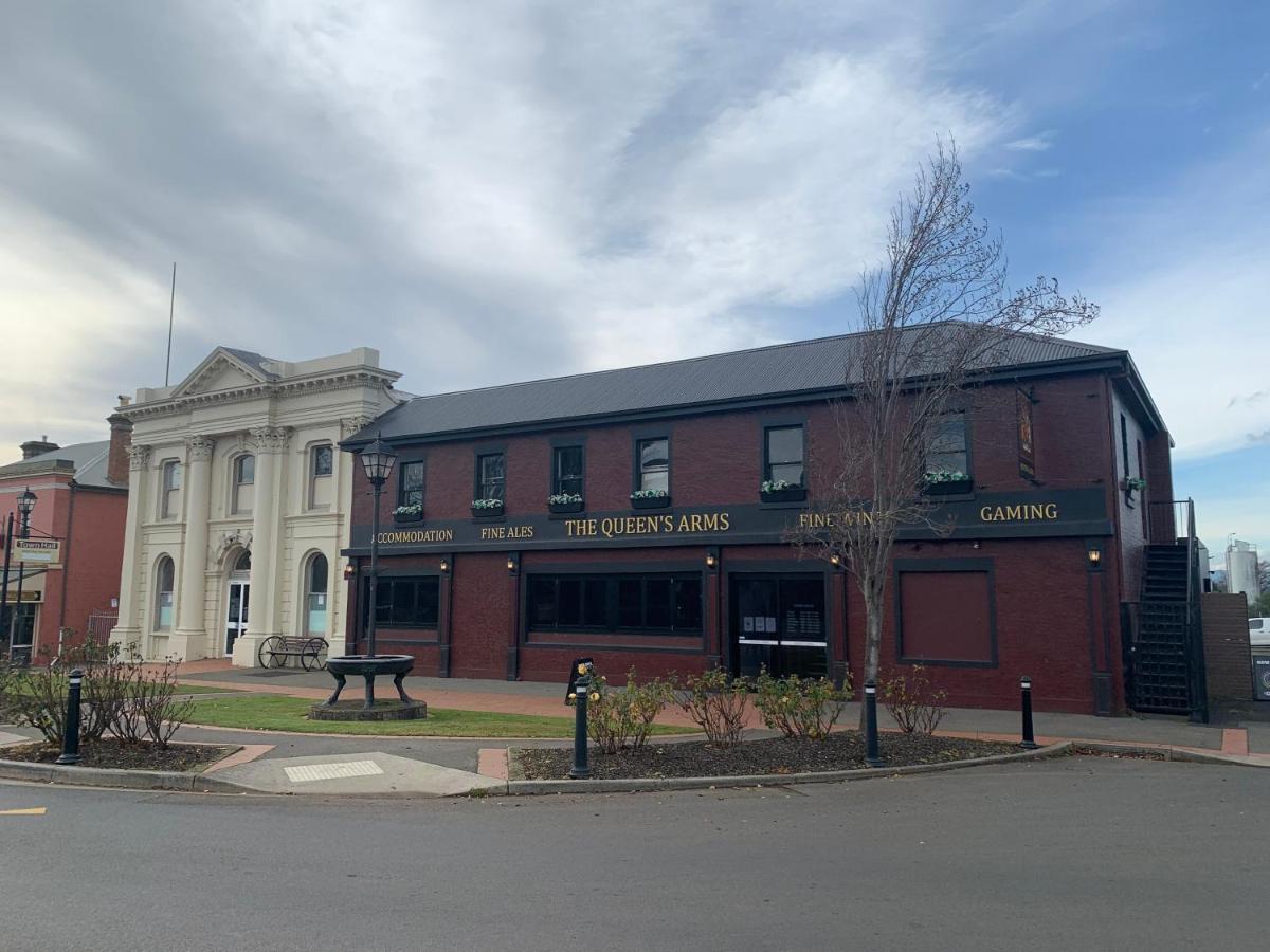 Queens Arms Hotel Longford Exterior foto